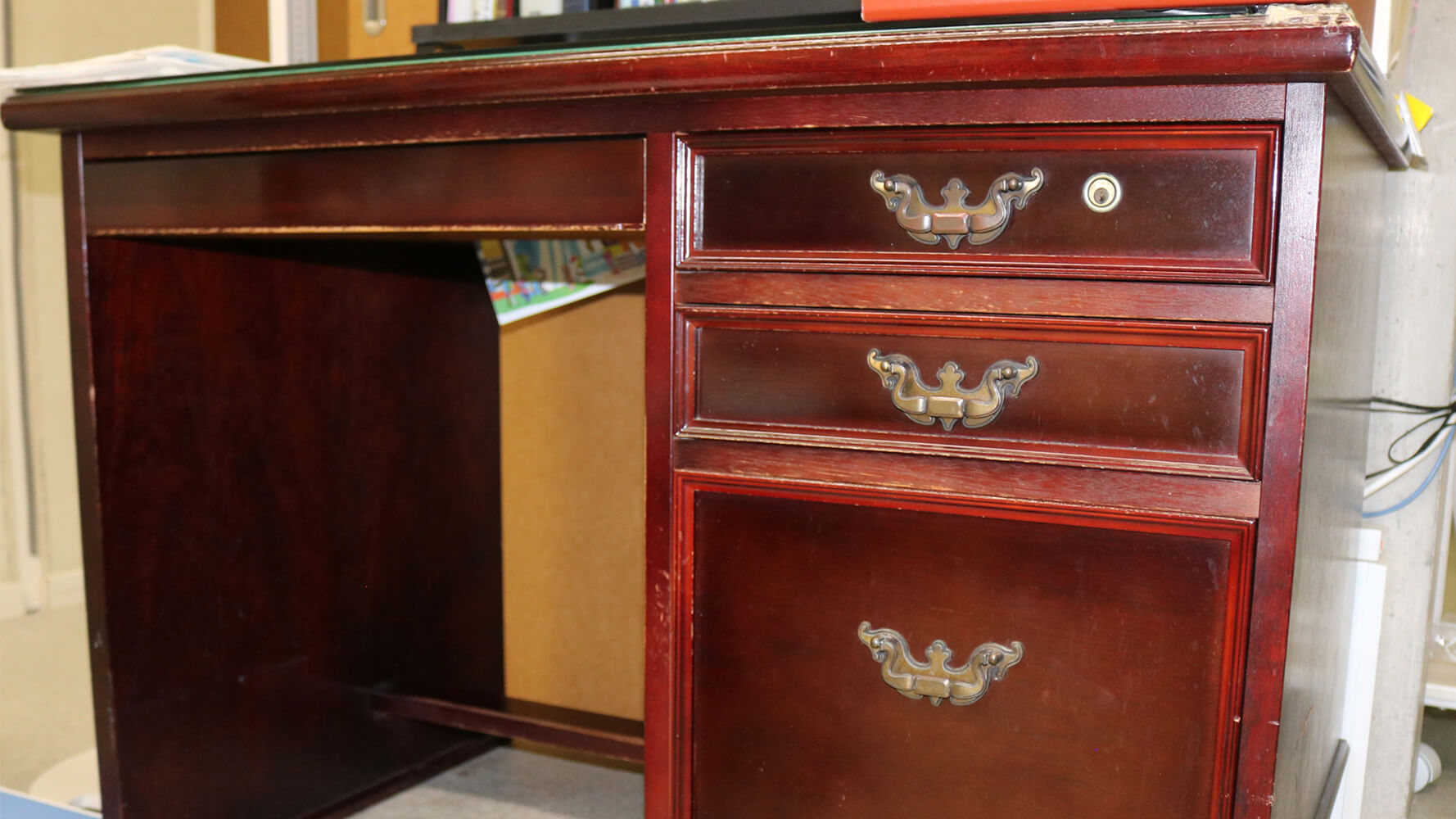 新谷医院　院長の机