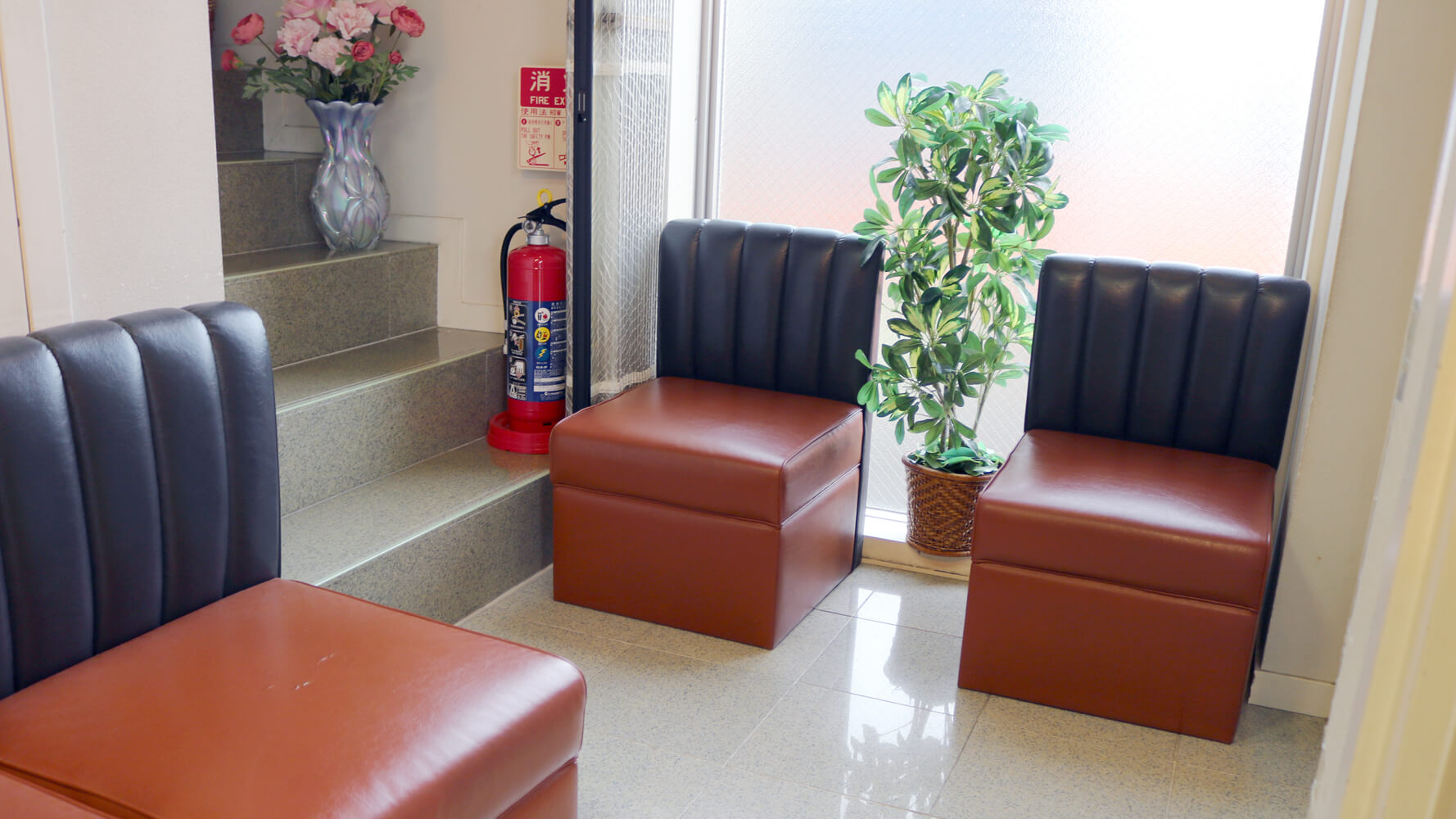 新谷医院待合室